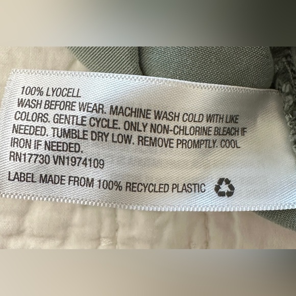 Universal Thread high rise relaxed fit shorts size small - Picture 10 of 10